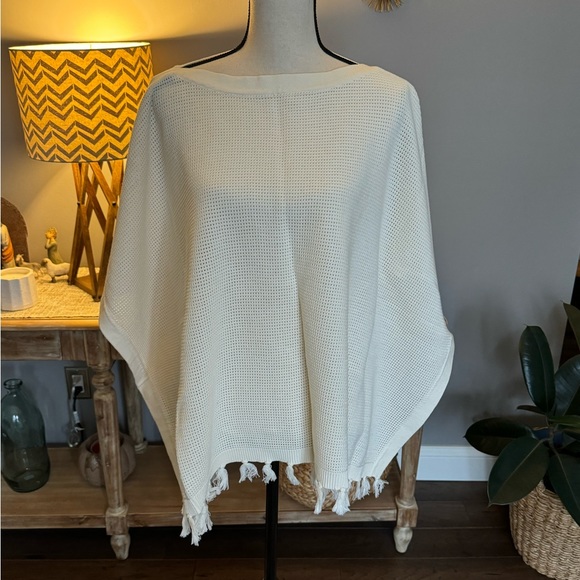 J. McLaughlin Tops - J. McLaughlin women’s cream poncho - OS NWOT